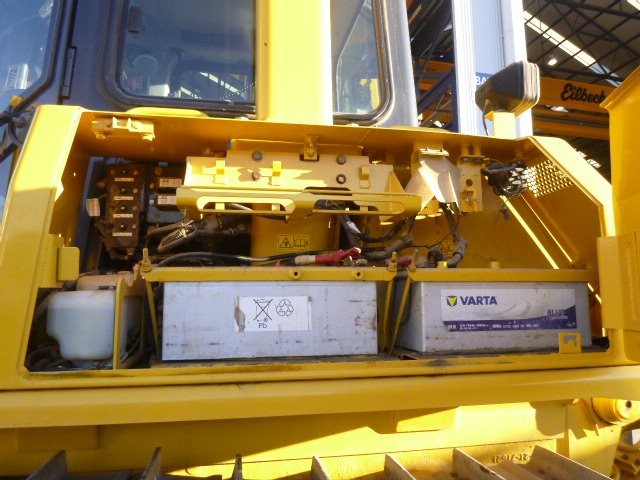 Komatsu dozer engine