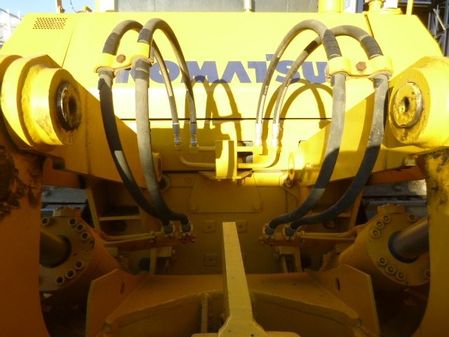 Komatsu dozer serviceability