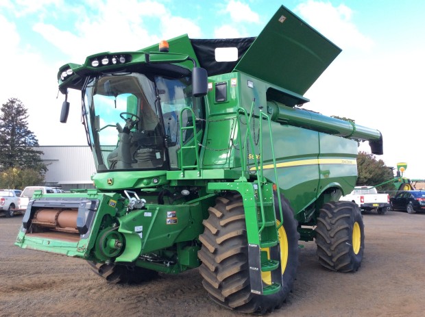 john deere combine harvester