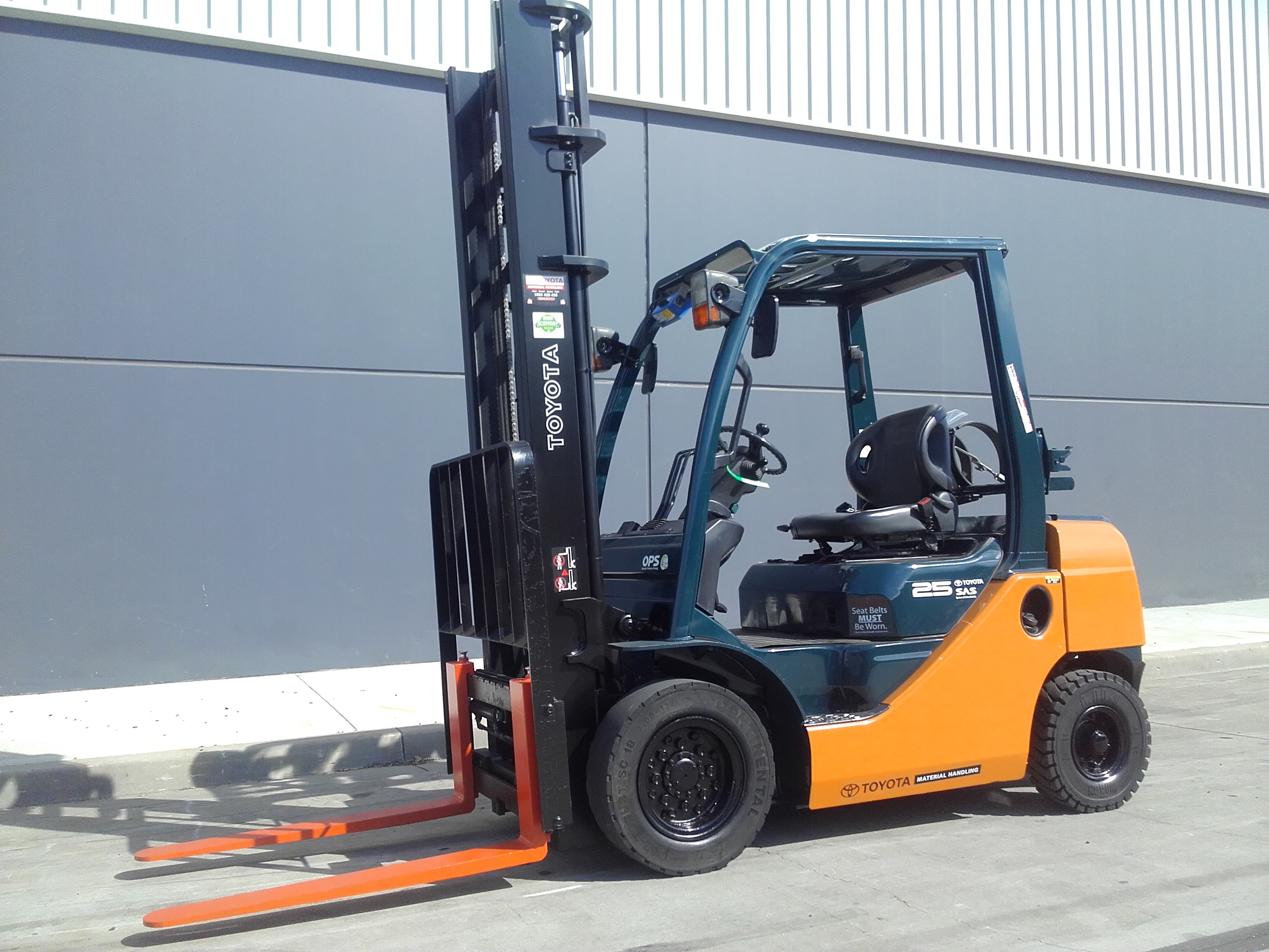 Counterbalance forklift